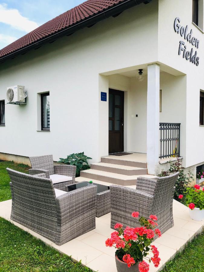 Apartment Golden Fields Smoljanac Bagian luar foto
