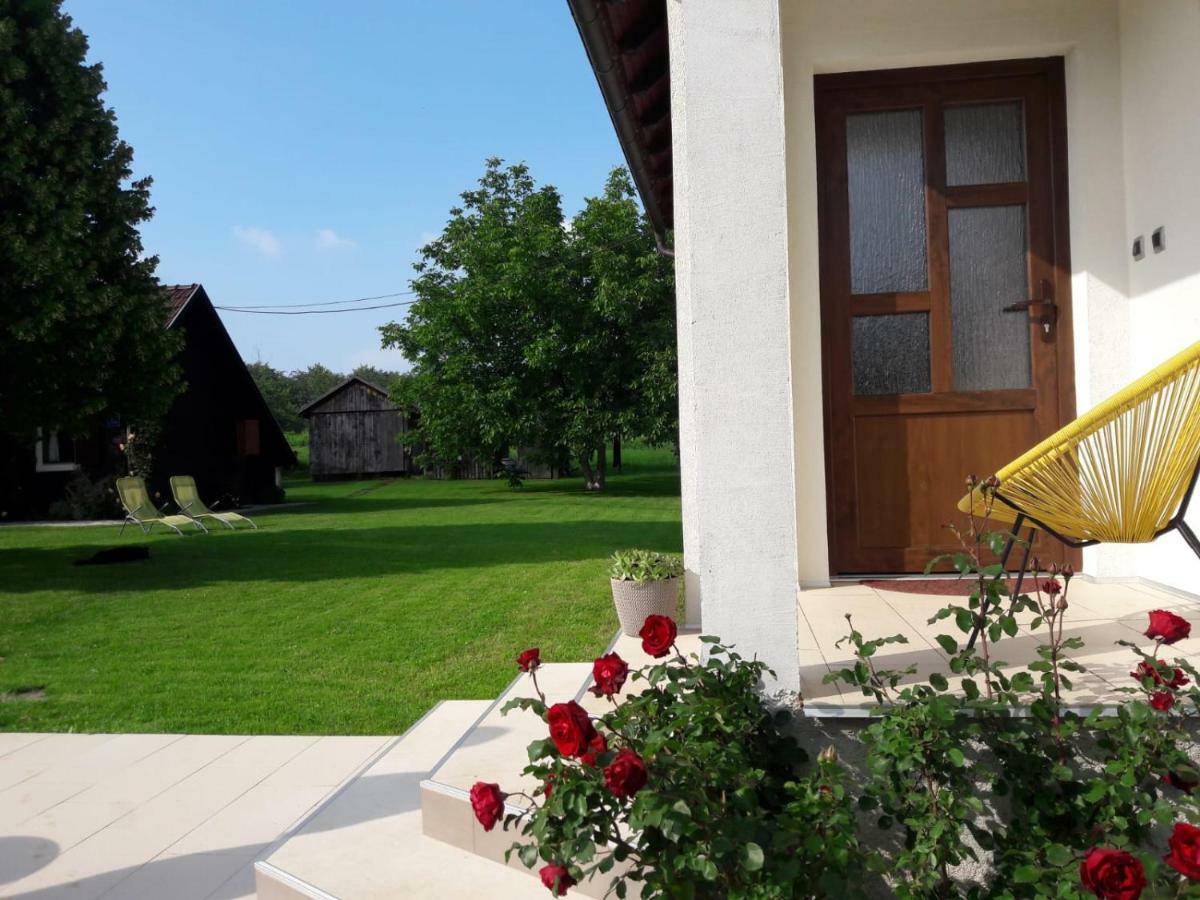 Apartment Golden Fields Smoljanac Bagian luar foto