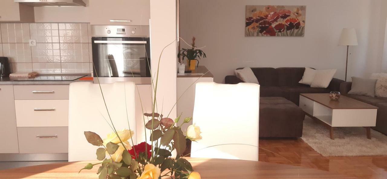 Apartment Golden Fields Smoljanac Bagian luar foto